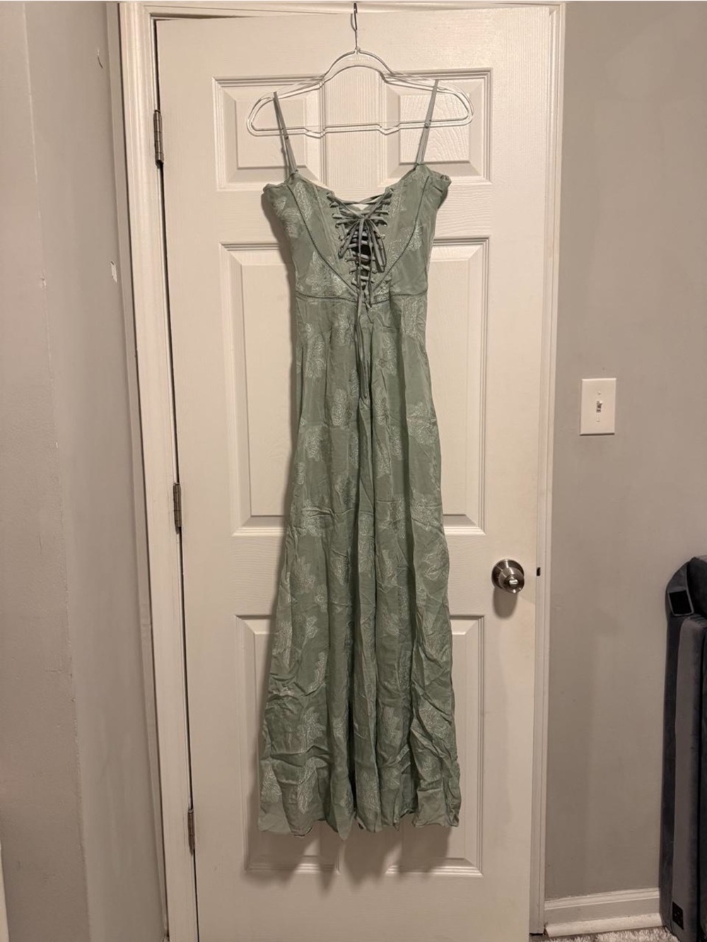 HOUSE OF CB Seren Pistachio Floral Lace Back Maxi Dress NWOT - Picture 6 of 8